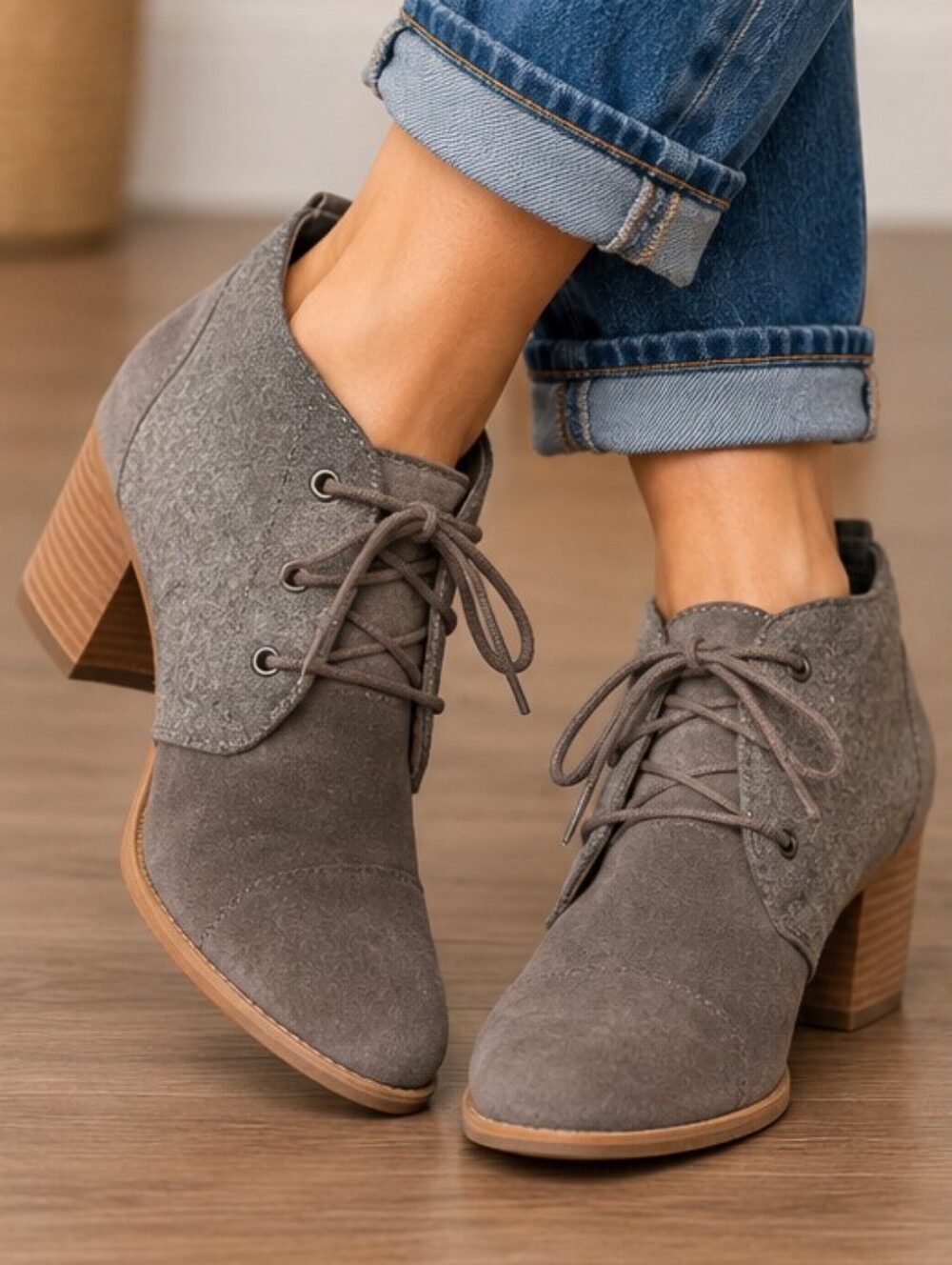 TOMS Women’s 9.5 Gray Suede Lace Up Ankle Booties Block Heel